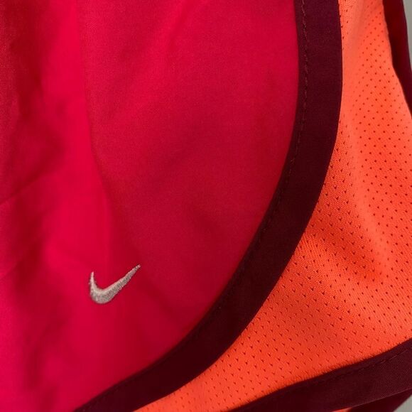 Nike women’s athletic shorts/size medium/running mesh side panels workout shorts - Picture 3 of 4